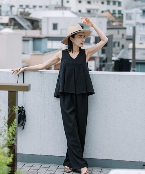 lodie(ロディ)の「【ラグジュアリー セットアップ】ノースリVブラウスとワイドパンツ(セットアップ・レディース・ベージュ/ブラック・FREE)」の6枚目の写真