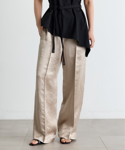 CINOH(チノ)の「【CINOH/チノ】別注 RELAX PANTS/アセテートサテンイージーパンツ(その他パンツ・レディース・ブラック/ベージュ・38/36)」の1枚目の写真