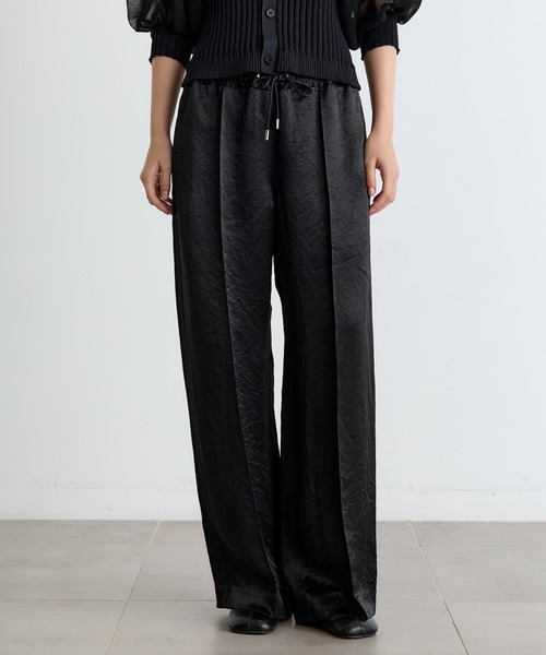 CINOH(チノ)の「【CINOH/チノ】別注 RELAX PANTS/アセテートサテンイージーパンツ(その他パンツ・レディース・ブラック/ベージュ・38/36)」の2枚目の写真