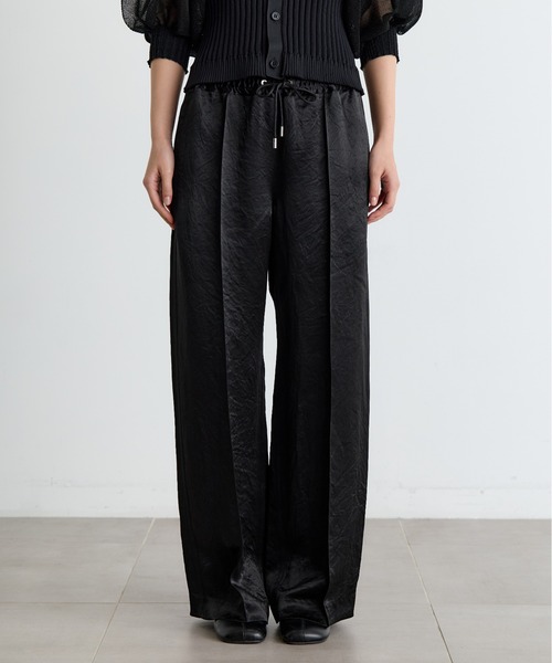CINOH(チノ)の「【CINOH/チノ】別注 RELAX PANTS/アセテートサテンイージーパンツ(その他パンツ・レディース・ブラック/ベージュ・38/36)」の4枚目の写真