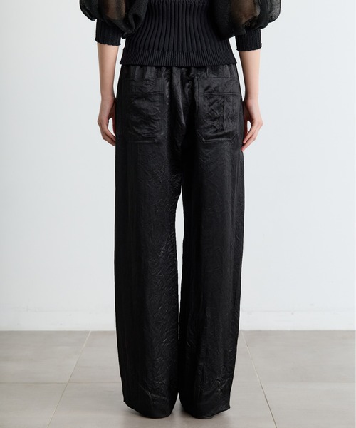 CINOH(チノ)の「【CINOH/チノ】別注 RELAX PANTS/アセテートサテンイージーパンツ(その他パンツ・レディース・ブラック/ベージュ・38/36)」の6枚目の写真