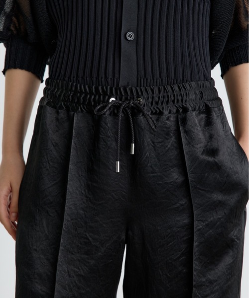CINOH(チノ)の「【CINOH/チノ】別注 RELAX PANTS/アセテートサテンイージーパンツ(その他パンツ・レディース・ブラック/ベージュ・38/36)」の8枚目の写真