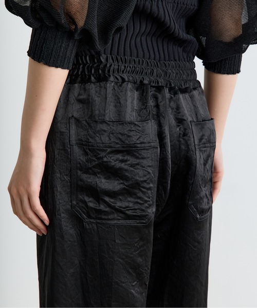 CINOH(チノ)の「【CINOH/チノ】別注 RELAX PANTS/アセテートサテンイージーパンツ(その他パンツ・レディース・ブラック/ベージュ・38/36)」の9枚目の写真