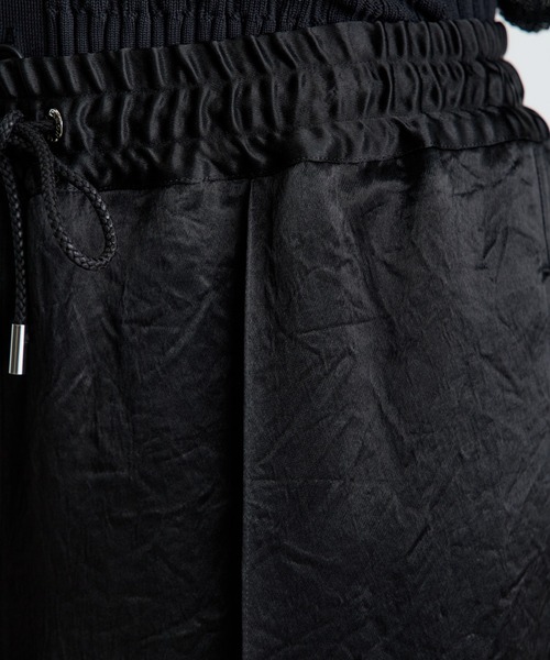 CINOH(チノ)の「【CINOH/チノ】別注 RELAX PANTS/アセテートサテンイージーパンツ(その他パンツ・レディース・ブラック/ベージュ・38/36)」の11枚目の写真