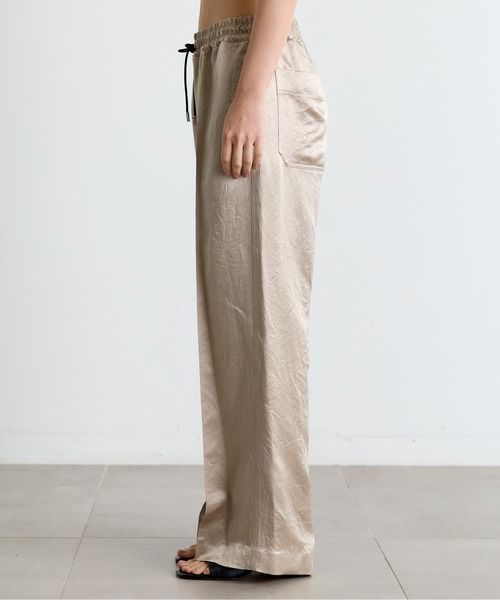 CINOH(チノ)の「【CINOH/チノ】別注 RELAX PANTS/アセテートサテンイージーパンツ(その他パンツ・レディース・ブラック/ベージュ・38/36)」の15枚目の写真