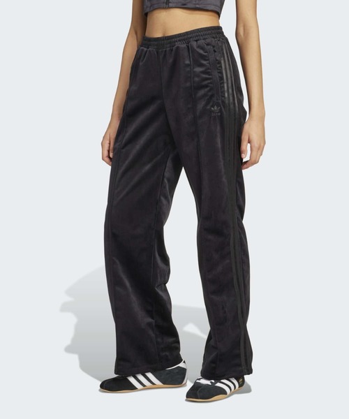 adidas(アディダス)の「アディカラー ベロア トラックパンツ / アディダスオリジナルス adidas Originals(スウェットパンツ・レディース・ブラック・XX-LARGE/LARGE/MEDIUM/SMALL/X-LARGE/X-SMALL)」の2枚目の写真