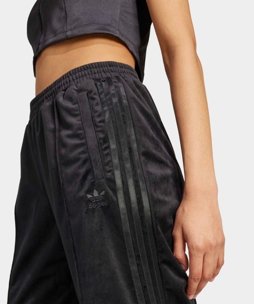 adidas(アディダス)の「アディカラー ベロア トラックパンツ / アディダスオリジナルス adidas Originals(スウェットパンツ・レディース・ブラック・XX-LARGE/LARGE/MEDIUM/SMALL/X-LARGE/X-SMALL)」の6枚目の写真