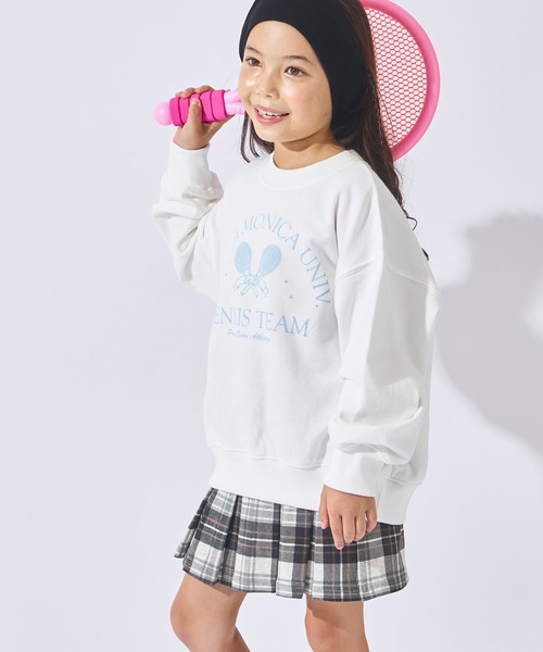 ever closet（エバークローゼット）の「【ヨレ知らず】主役になる グラフィック裏毛トレーナー（スウェット・キッズ・ネイビー/オフホワイト/サックスブルー/ピンク/グレー系その他/グリーン系その他/レッド系その他/グレー系その他2・90cm/100cm/110cm/120cm/130cm/140cm/150cm）」の2枚目の写真