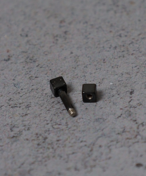 EVER METAL(エバーメタル ever metal EVER METAL)の「EVERMETAL アンテナヘリックス ボディピアス 金属アレルギー対応 サージカルステンレス 316L 日本製(ピアス(片耳用)・メンズ・ブラック系2/ブラック系1/ブラック系3/ゴールド系1/シルバー系4/ゴールド系2/シルバー系2/シルバー系1/シルバー系3/ゴールド系3・FREE)」の21枚目の写真