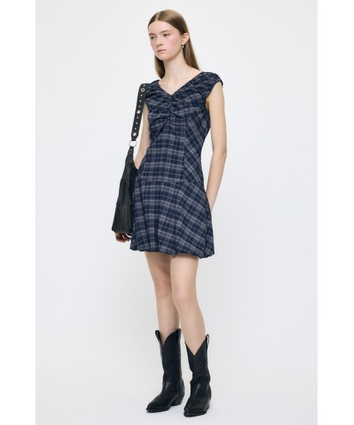MOUSSY(マウジー)の「CHECK BALLOON ミニドレス(ワンピース・レディース・ボルドー/ブラウン/ネイビー・1/2)」の12枚目の写真