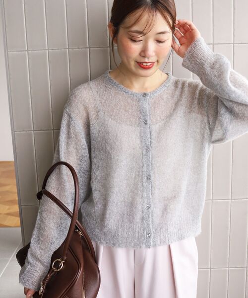 le.coeur blanc(ルクールブラン)の「シアーモヘヤクルーネックカーデ(カーディガン/ボレロ・レディース・グレー/ピンク/ベージュ・38)」の11枚目の写真