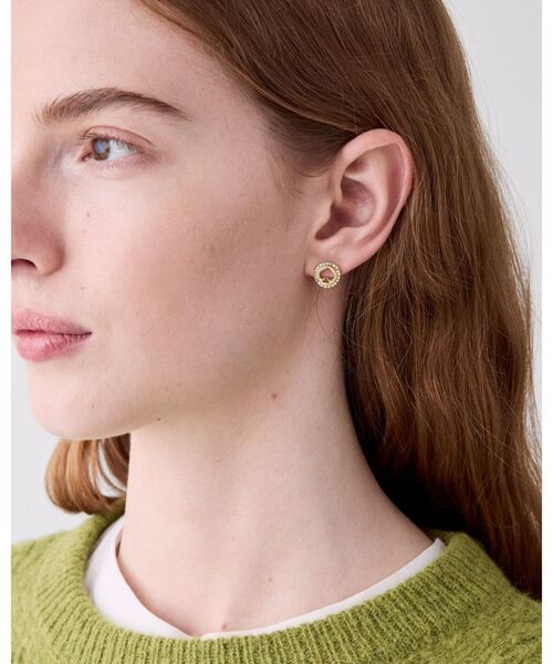 kate spade new york（ケイトスペード ニューヨーク）の「スポット ザ スペード パヴェ ヘイロー ピアス（ピアス（両耳用）・レディース・ベージュ・ONESIZE）」の2枚目の写真