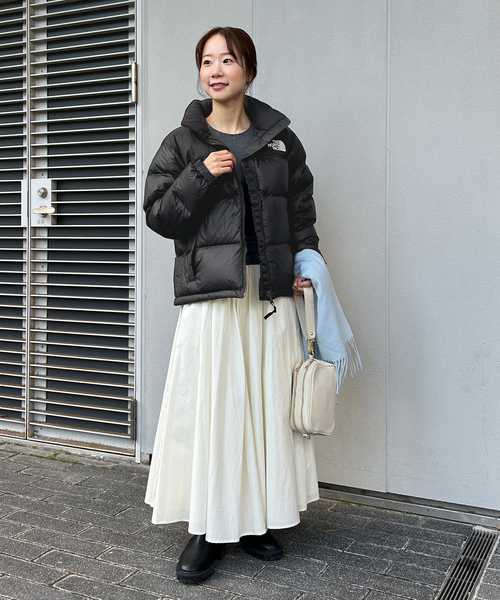 THE NORTH FACE(ザノースフェイス)の「《追加》THE NORTH FACE/ザ ノース フェイス SHORT Nuptse Jacket NDW92555 【手洗い可能】(ダウンジャケット/コート・レディース・ブラック・MEDIUM)」の2枚目の写真