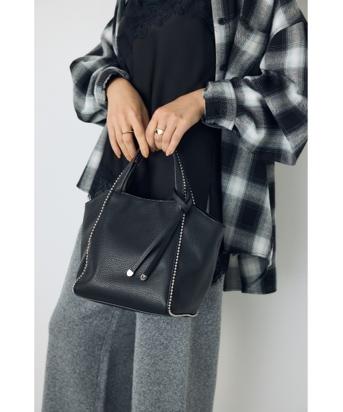 AZUL by moussy(アズールバイマウジー)の「2WAY ボールチェーンミニトートバッグ ハンドバッグ ショルダーバッグ 斜め掛け・肩掛けOK!ショルダーストラップ付き(ショルダーバッグ・レディース・グレー/ブラック/アイボリー・FREE)」の17枚目の写真