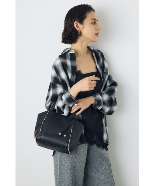 AZUL by moussy(アズールバイマウジー)の「2WAY ボールチェーンミニトートバッグ ハンドバッグ ショルダーバッグ 斜め掛け・肩掛けOK!ショルダーストラップ付き(ショルダーバッグ・レディース・グレー/ブラック/アイボリー・FREE)」の18枚目の写真