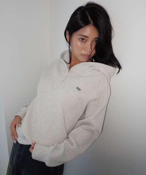 CHICKS（チックス）の「ワッフルヘンリーネックフードパーカーオートミール（パーカー・レディース・オートミール・ONE SIZE）」の2枚目の写真