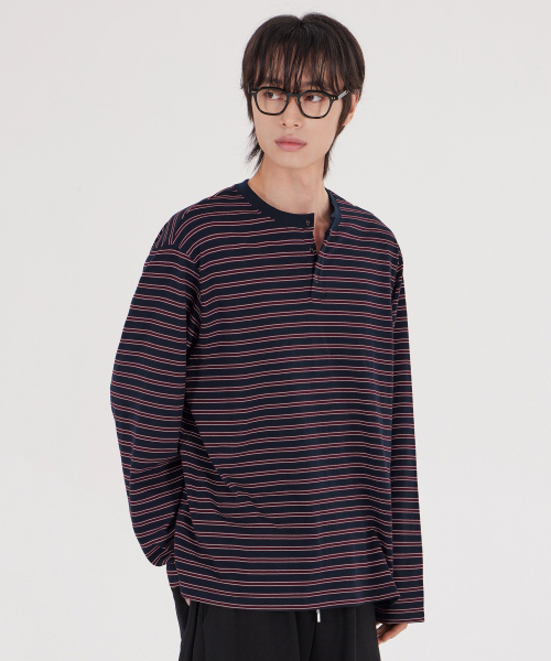 GLW（ジーエルダブリュ）の「[ユニセックス] ストライプヘンリーネックロングスリーブTワイン（Tシャツ/カットソー・メンズ・その他・SMALL/MEDIUM/LARGE/X-LARGE）」の2枚目の写真
