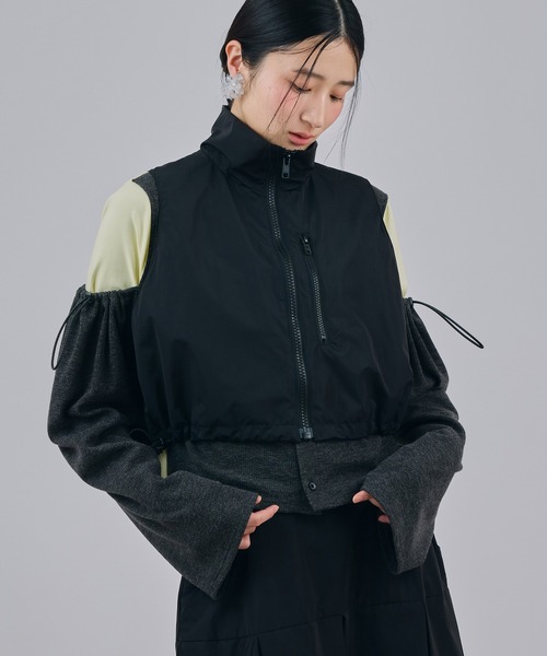 NON TOKYO(ノントーキョー)の「LAMINATED TAFFETA SHORT VEST(ベスト・レディース・ブルー/イエロー/ブラック・FREE)」の1枚目の写真