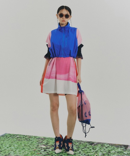 NON TOKYO(ノントーキョー)の「LAMINATED TAFFETA SHORT VEST(ベスト・レディース・ブルー/イエロー/ブラック・FREE)」の14枚目の写真