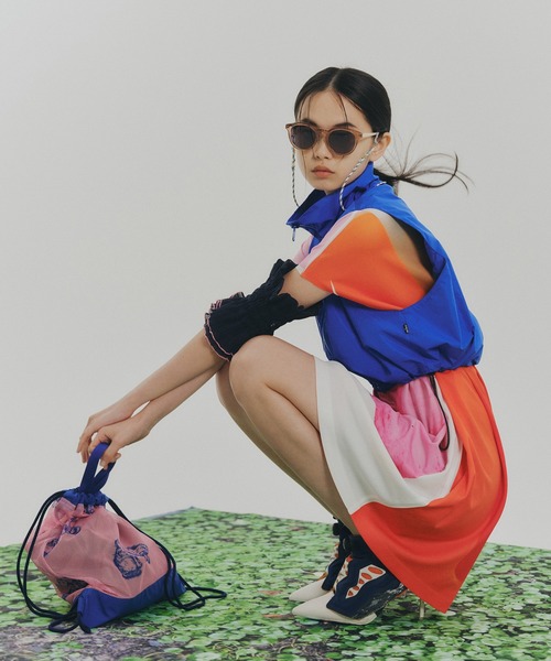 NON TOKYO(ノントーキョー)の「LAMINATED TAFFETA SHORT VEST(ベスト・レディース・ブルー/イエロー/ブラック・FREE)」の15枚目の写真