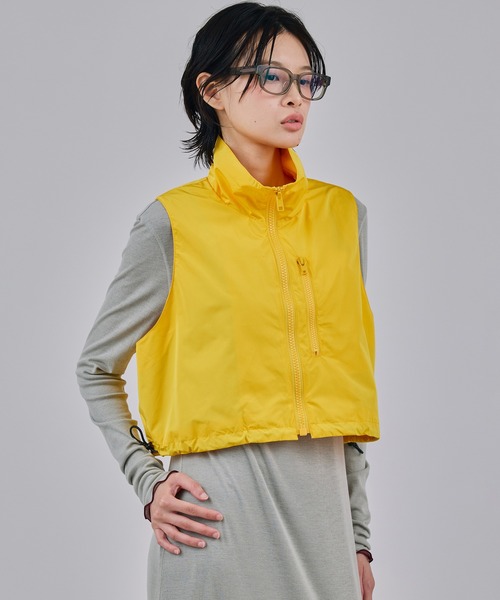 NON TOKYO(ノントーキョー)の「LAMINATED TAFFETA SHORT VEST(ベスト・レディース・ブルー/イエロー/ブラック・FREE)」の5枚目の写真