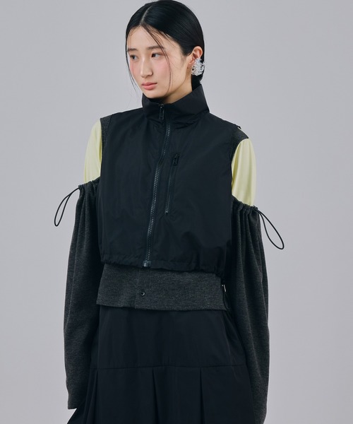 NON TOKYO(ノントーキョー)の「LAMINATED TAFFETA SHORT VEST(ベスト・レディース・ブルー/イエロー/ブラック・FREE)」の6枚目の写真
