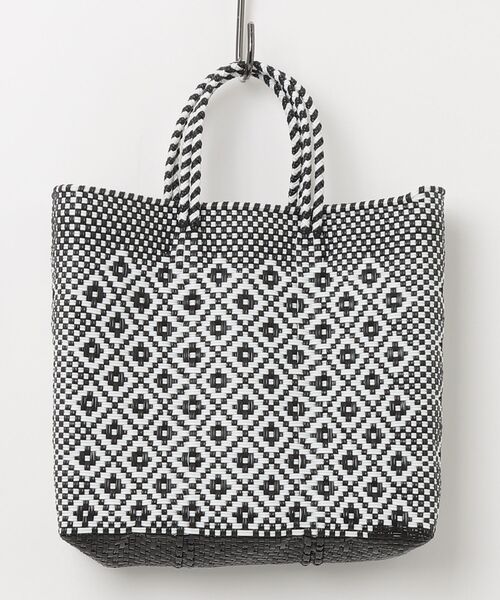 MAISON mou(メゾンムー)の「【Moon Bird/ムーンバード】メキシコ製・手編みのメルカドバッグ(M)MBST26-11(かごバッグ・レディース・ブラック系その他/ブルー系その他2/その他35/オレンジ系その他/ゴールド系その他/シルバー・FREE)」の2枚目の写真