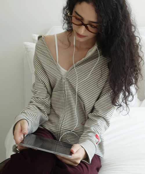 HEEARI(ヒアリー)の「Amber Knitted Stripe Zip-Up(パーカー・レディース・その他・FREE)」の1枚目の写真