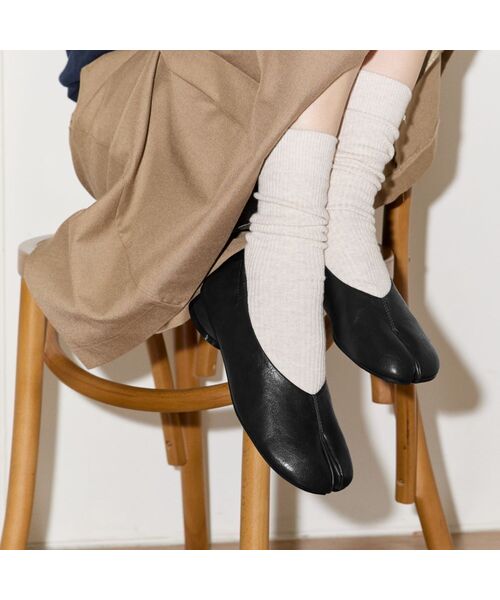 SPUR(シュプール)の「Split V-Edge Banding Flat -WA9033 (3色)(バレエシューズ・レディース・レッド/ダークブラウン/ブラック・22.5cm/23cm/23.5cm/24cm/24.5cm/25cm)」の2枚目の写真