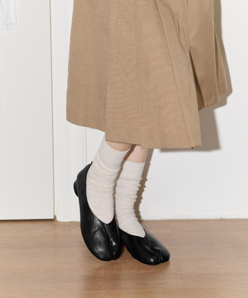 SPUR(シュプール)の「Split V-Edge Banding Flat -WA9033 (3色)(バレエシューズ・レディース・レッド/ダークブラウン/ブラック・22.5cm/23cm/23.5cm/24cm/24.5cm/25cm)」の5枚目の写真