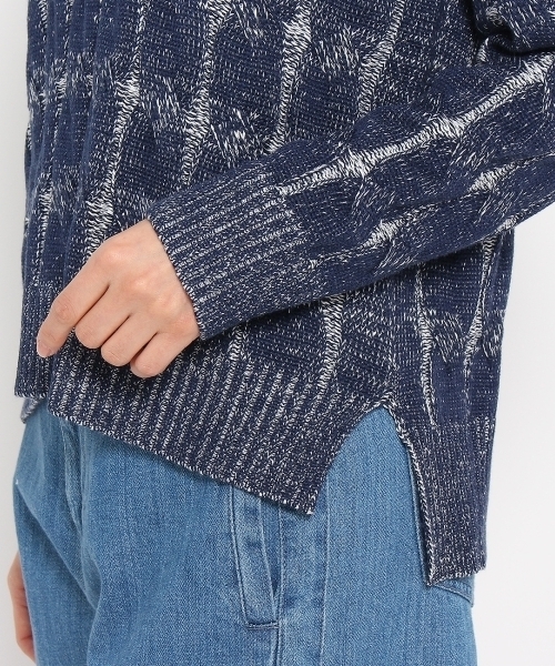 HusHusH（ハッシュアッシュ）の「縄編みVネックニット（ニット/セーター・レディース・ホワイト/グレー/ブルー・03/02）」の4枚目の写真