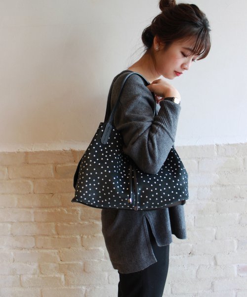 FRAMeWORK（フレームワーク）の「GIANNI CHIARINIリバーシブルスタープリントトート◆（トートバッグ・レディース・ブラック/ベージュ・FREE）」の19枚目の写真