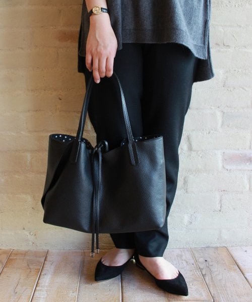 FRAMeWORK（フレームワーク）の「GIANNI CHIARINIリバーシブルスタープリントトート◆（トートバッグ・レディース・ブラック/ベージュ・FREE）」の18枚目の写真