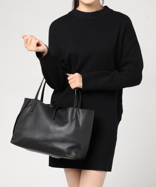 FRAMeWORK（フレームワーク）の「GIANNI CHIARINIリバーシブルスタープリントトート◆（トートバッグ・レディース・ブラック/ベージュ・FREE）」の4枚目の写真