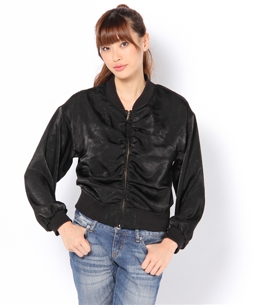 Chico（チコ）の「シャーリングルーズブルゾン（ブルゾン・レディース・グレイッシュベージュ/カーキ/ブラック・FREE）」の2枚目の写真