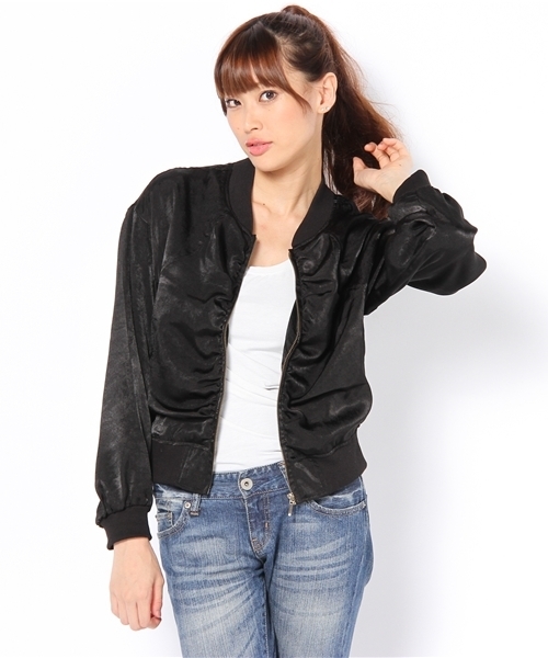 Chico（チコ）の「シャーリングルーズブルゾン（ブルゾン・レディース・グレイッシュベージュ/カーキ/ブラック・FREE）」の6枚目の写真