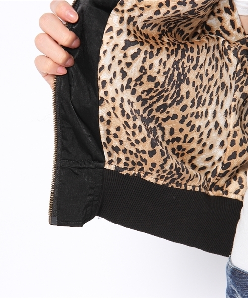 Chico（チコ）の「シャーリングルーズブルゾン（ブルゾン・レディース・グレイッシュベージュ/カーキ/ブラック・FREE）」の10枚目の写真