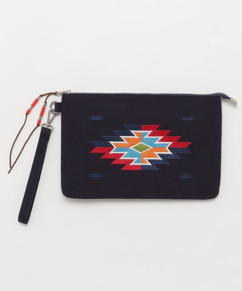 VENCEEXCHANGE（ヴァンスエクスチェンジ）の「オルテガ刺繍クラッチバッグ（クラッチバッグ・メンズ・ライトブルー/ネイビー/ベージュ・フリー）」の3枚目の写真