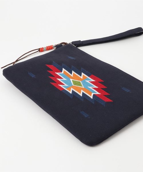 VENCEEXCHANGE（ヴァンスエクスチェンジ）の「オルテガ刺繍クラッチバッグ（クラッチバッグ・メンズ・ライトブルー/ネイビー/ベージュ・フリー）」の6枚目の写真