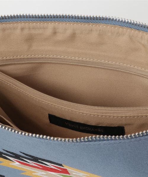 VENCEEXCHANGE（ヴァンスエクスチェンジ）の「オルテガ刺繍クラッチバッグ（クラッチバッグ・メンズ・ライトブルー/ネイビー/ベージュ・フリー）」の5枚目の写真