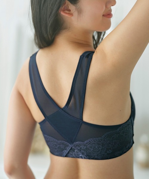 LAVIENNE(ラヴィエンヌ)の「スキッと美姿勢ブラ(ブラジャー・レディース・ブラック/ベージュ/パープル/ネイビー/レッド/グレー/モカ/ボルドー/オフホワイト/ブルーグリーン/ピンク・B70/C70/B75/A70/C75/A80/B85/E85/D70/A75/D75/E70/E75/E80/B80/C80/D80/C85/D85)」の7枚目の写真