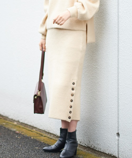 natural couture(ナチュラルクチュール)の「もちもちサイド釦スカート(スカート・レディース・ライトグレー/ブラック/ピンク/アイボリー・FREE)」の1枚目の写真