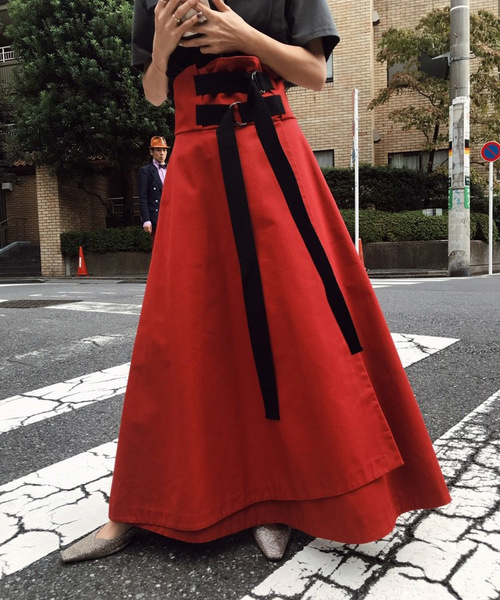 Ameri（アメリ）の「DOUBLE TAPE BELT SKIRT（スカート・レディース・パープル/レッド/キャメル・SMALL/MEDIUM）」の6枚目の写真
