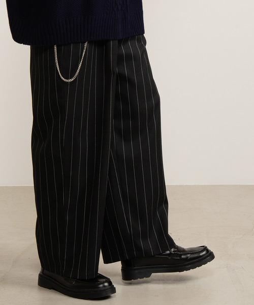 WEGO（ウィゴー）の「WEGO/【2点セット】チェーン付きストライプワイドスラックス（スラックス・メンズ・ブルー系その他4/ブラック系その他4・MEDIUM/LARGE）」の2枚目の写真