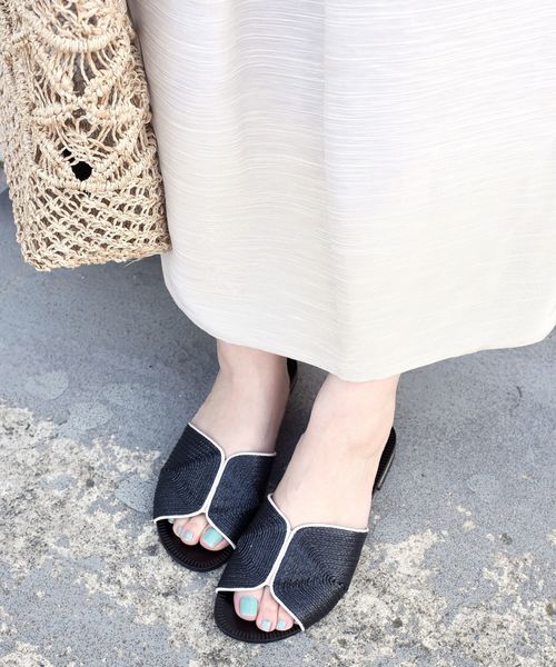 SHIPS(シップス)の「TABITA:パイピングサンダル◇(サンダル・レディース・ベージュ/ブラック・38/35/36/37)」の1枚目の写真