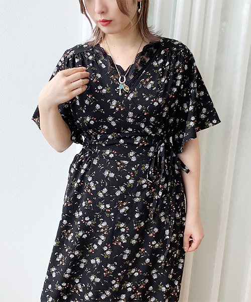 apres jour（アプレジュール）の「花柄カシュクールワンピース【ZOZOTOWN限定アイテム】（ワンピース・レディース・ブラック/ベージュ/モカ・フリー）」の10枚目の写真