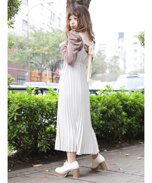 dazzlin(ダズリン)の「バックリボンパワショルトップス(Tシャツ/カットソー・レディース・オフホワイト/ブラック/ブルー/モカ・FREE)」の15枚目の写真