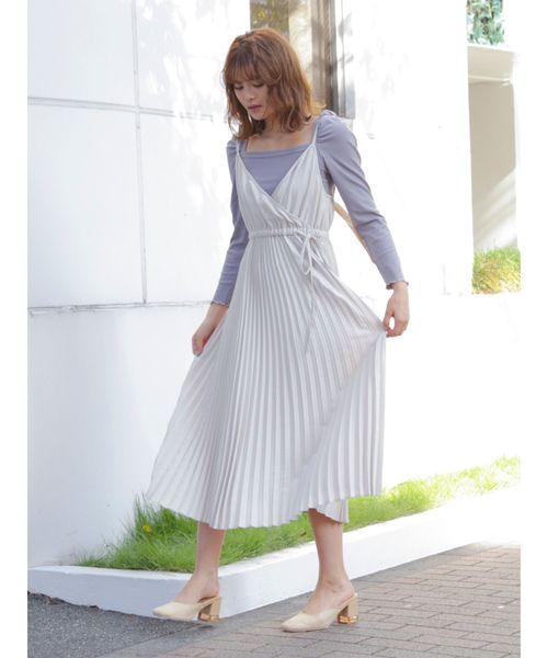 dazzlin(ダズリン)の「バックリボンパワショルトップス(Tシャツ/カットソー・レディース・オフホワイト/ブラック/ブルー/モカ・FREE)」の16枚目の写真