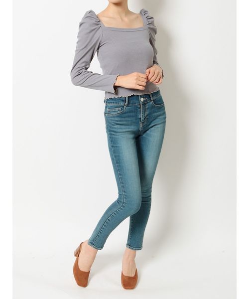 dazzlin(ダズリン)の「バックリボンパワショルトップス(Tシャツ/カットソー・レディース・オフホワイト/ブラック/ブルー/モカ・FREE)」の17枚目の写真