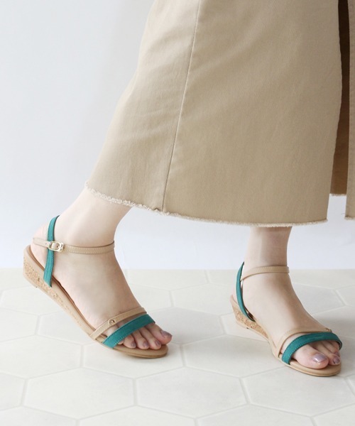 Fin（フィン）の「ダブルラインウエッジストラップサンダル（サンダル・レディース・ブラック/ベージュ/ネイビー/イエロー/グリーン/シルバー・22.5cm/23cm/23.5cm/24cm/24.5cm/25cm）」の4枚目の写真